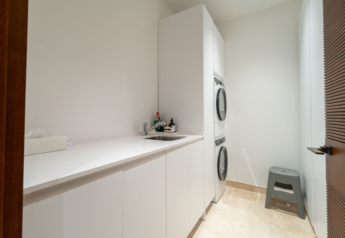 2 Bed Apartment for sale in Estepona Costa Del Sol, Málaga, Spain