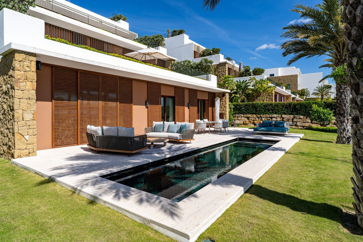 2 Bed Apartment for sale in Estepona Costa Del Sol, Málaga, Spain