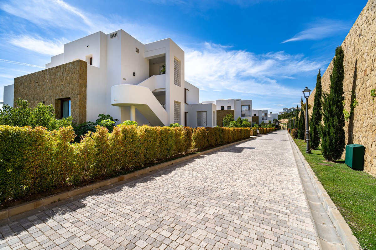 2 Bed Apartment for sale in Estepona Costa Del Sol, Málaga, Spain