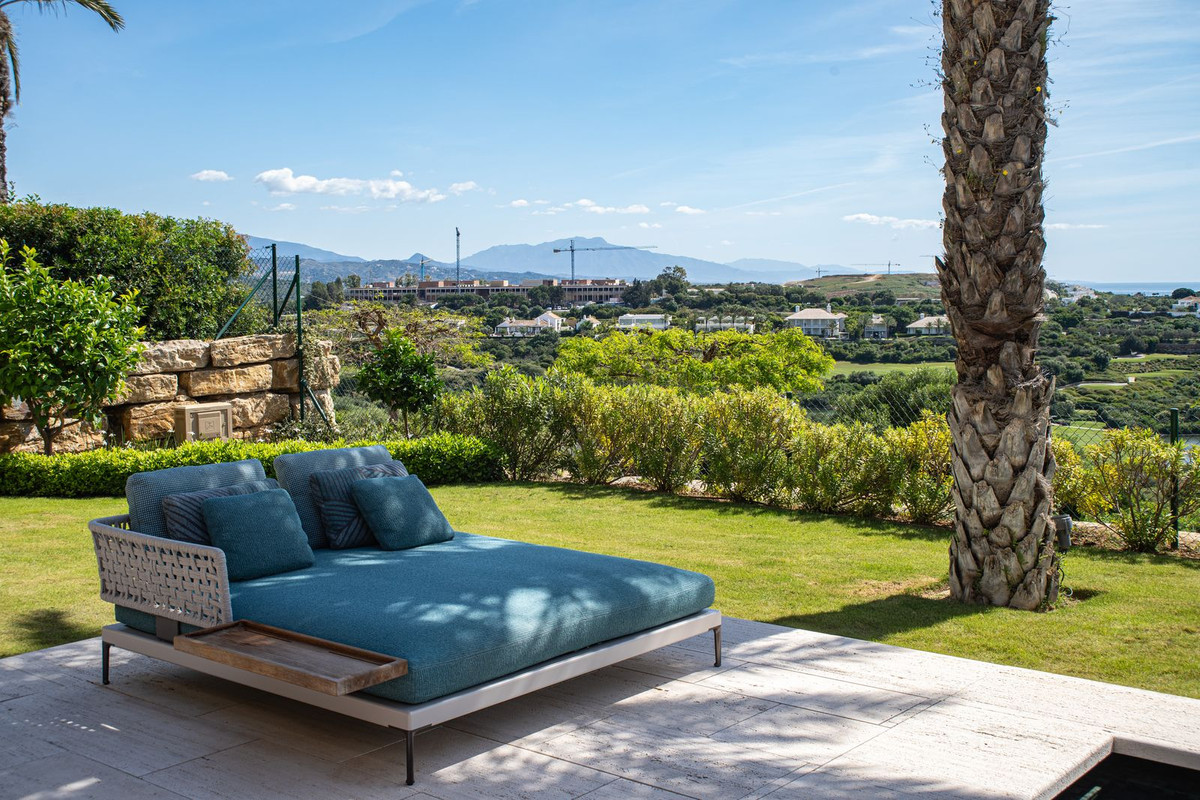 2 Bed Apartment for sale in Estepona Costa Del Sol, Málaga, Spain