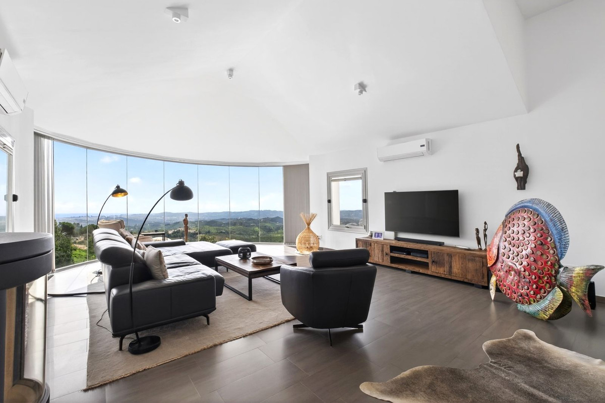 5 Bed Townhouse for sale in Valtocado Costa Del Sol, Málaga, Spain