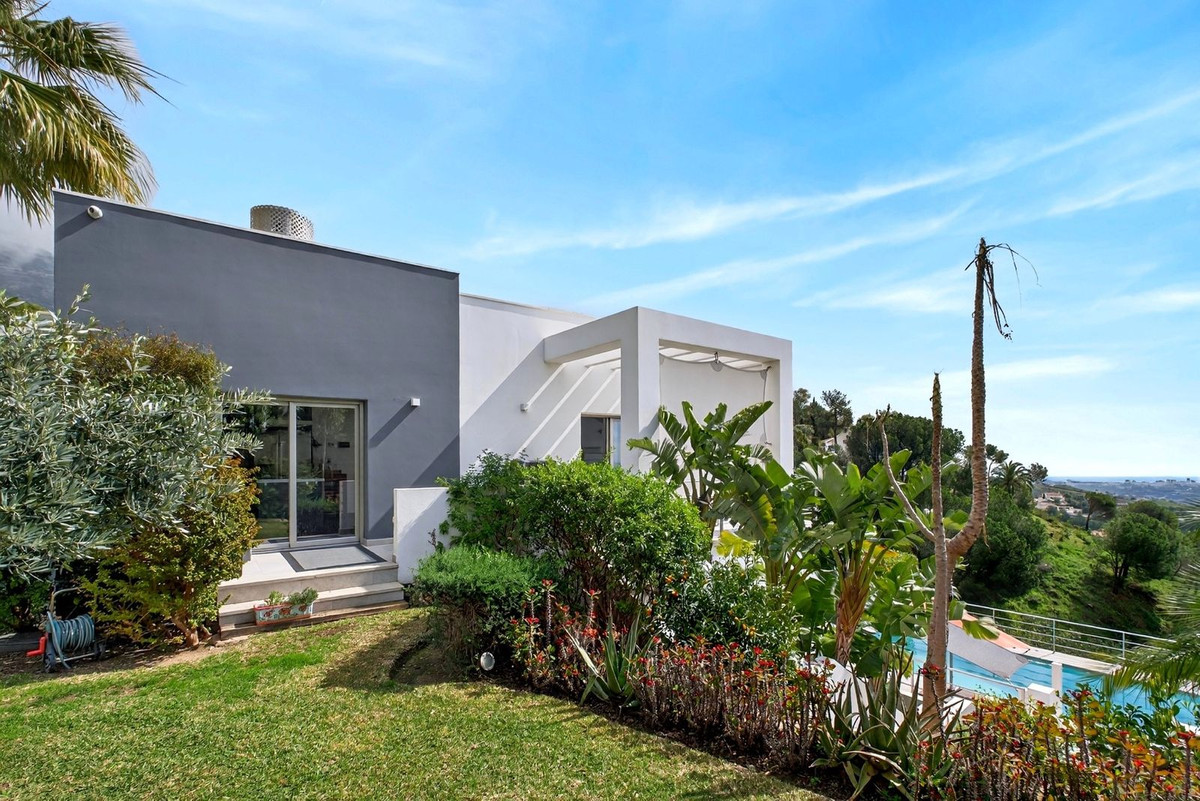 5 Bed Townhouse for sale in Valtocado Costa Del Sol, Málaga, Spain