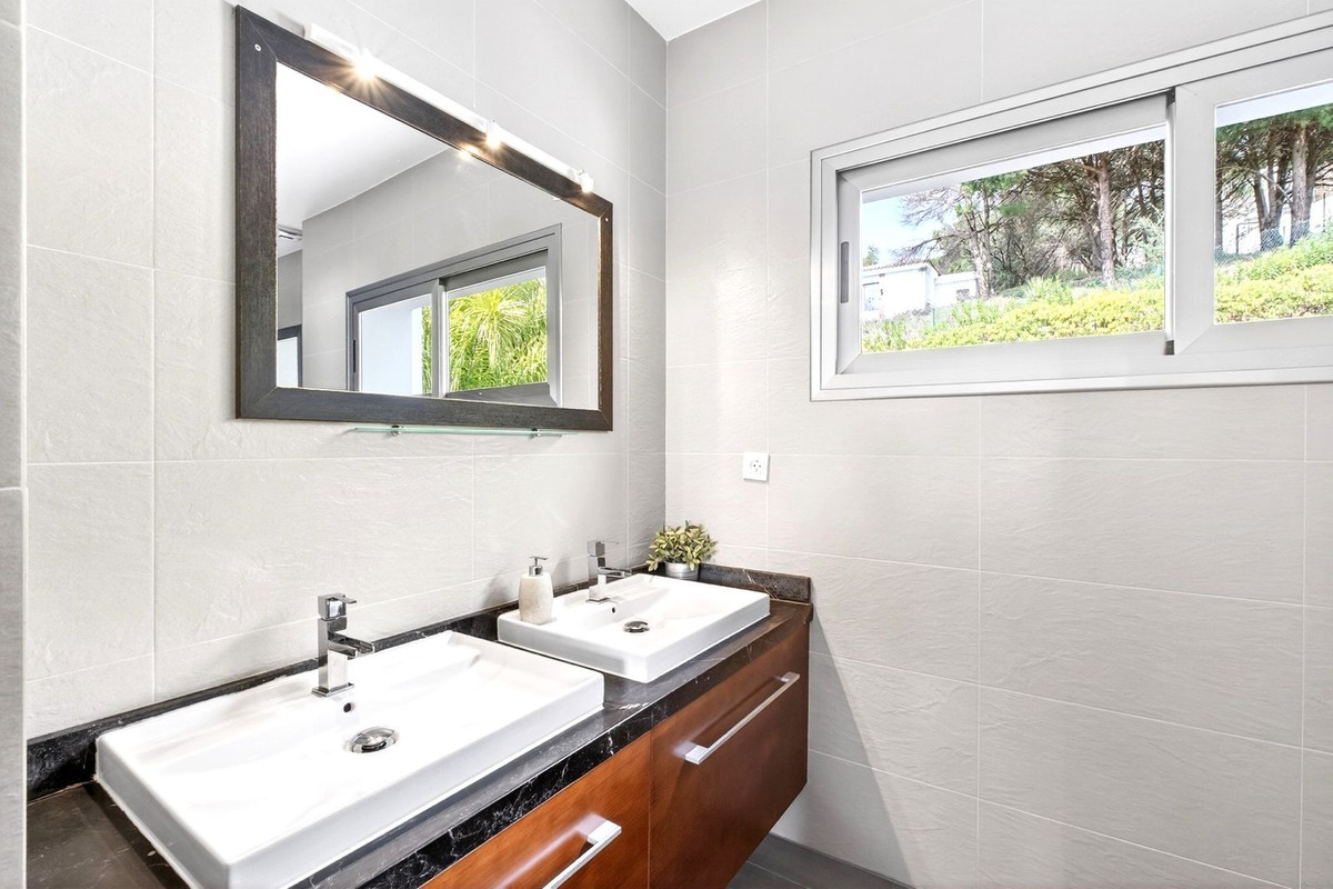 5 Bed Townhouse for sale in Valtocado Costa Del Sol, Málaga, Spain