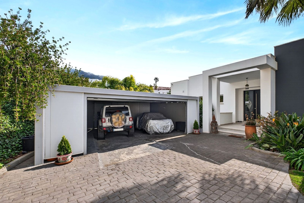 5 Bed Townhouse for sale in Valtocado Costa Del Sol, Málaga, Spain