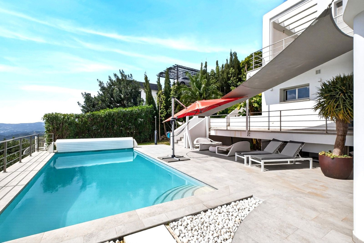 5 Bed Townhouse for sale in Valtocado Costa Del Sol, Málaga, Spain