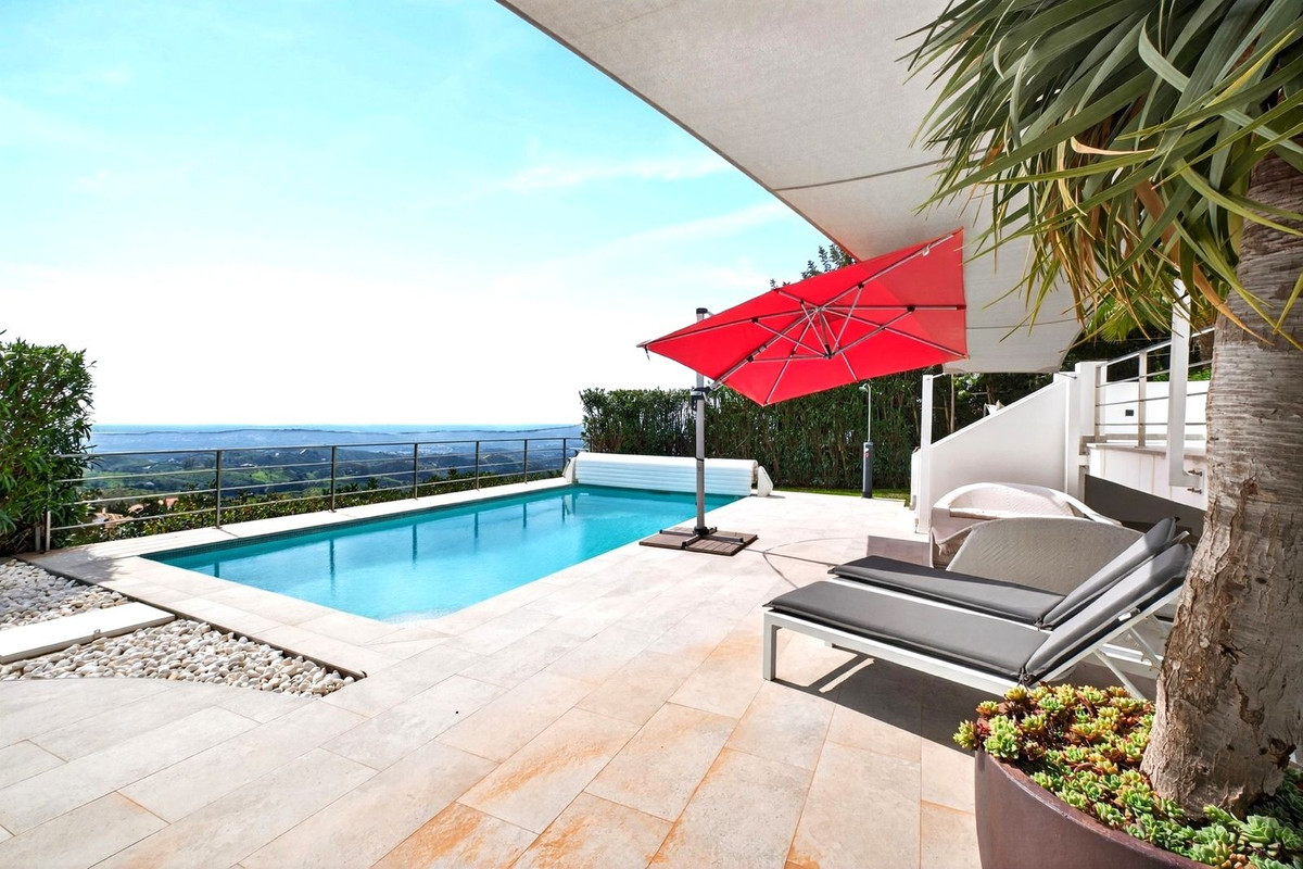 5 Bed Townhouse for sale in Valtocado Costa Del Sol, Málaga, Spain
