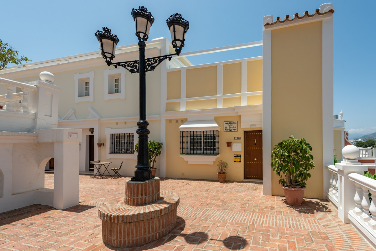 3 Bed Townhouse for sale in Nueva Andalucía Costa Del Sol, Málaga, Spain