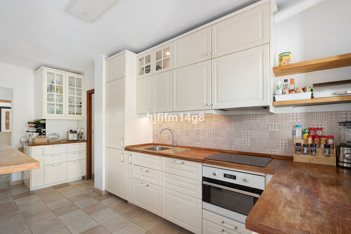 4 Bed Townhouse for sale in La Campana Costa Del Sol, Málaga, Spain