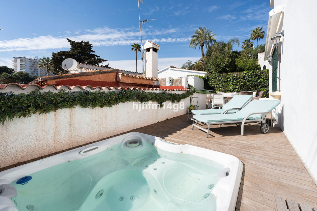 4 Bed Townhouse for sale in La Campana Costa Del Sol, Málaga, Spain