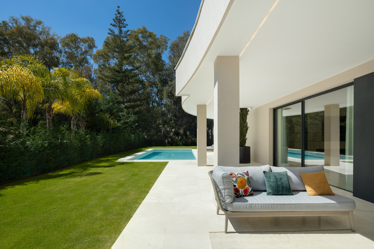 5 Bed Townhouse for sale in Nueva Andalucía Costa Del Sol, Málaga, Spain