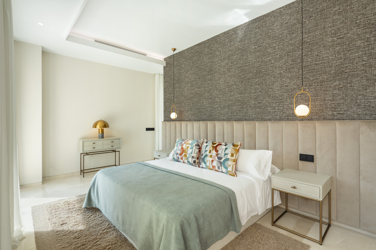 5 Bed Townhouse for sale in Nueva Andalucía Costa Del Sol, Málaga, Spain