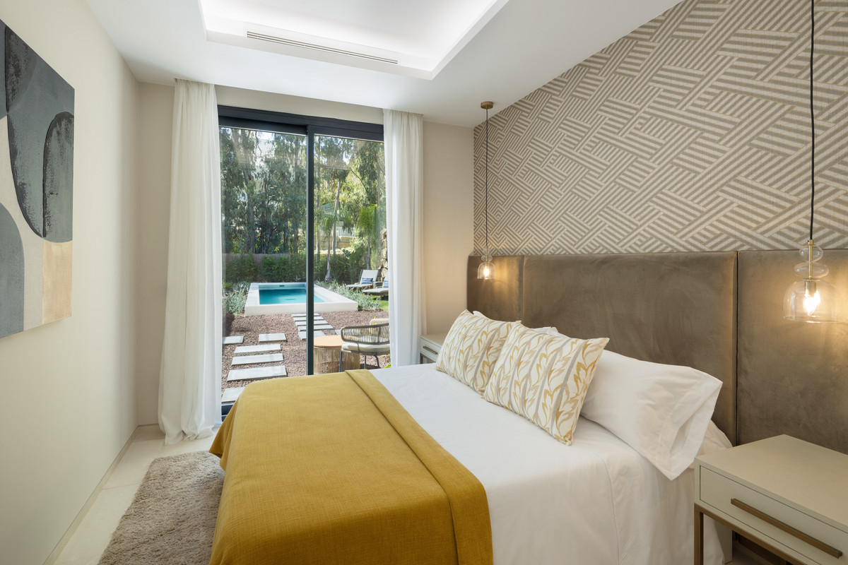 5 Bed Townhouse for sale in Nueva Andalucía Costa Del Sol, Málaga, Spain