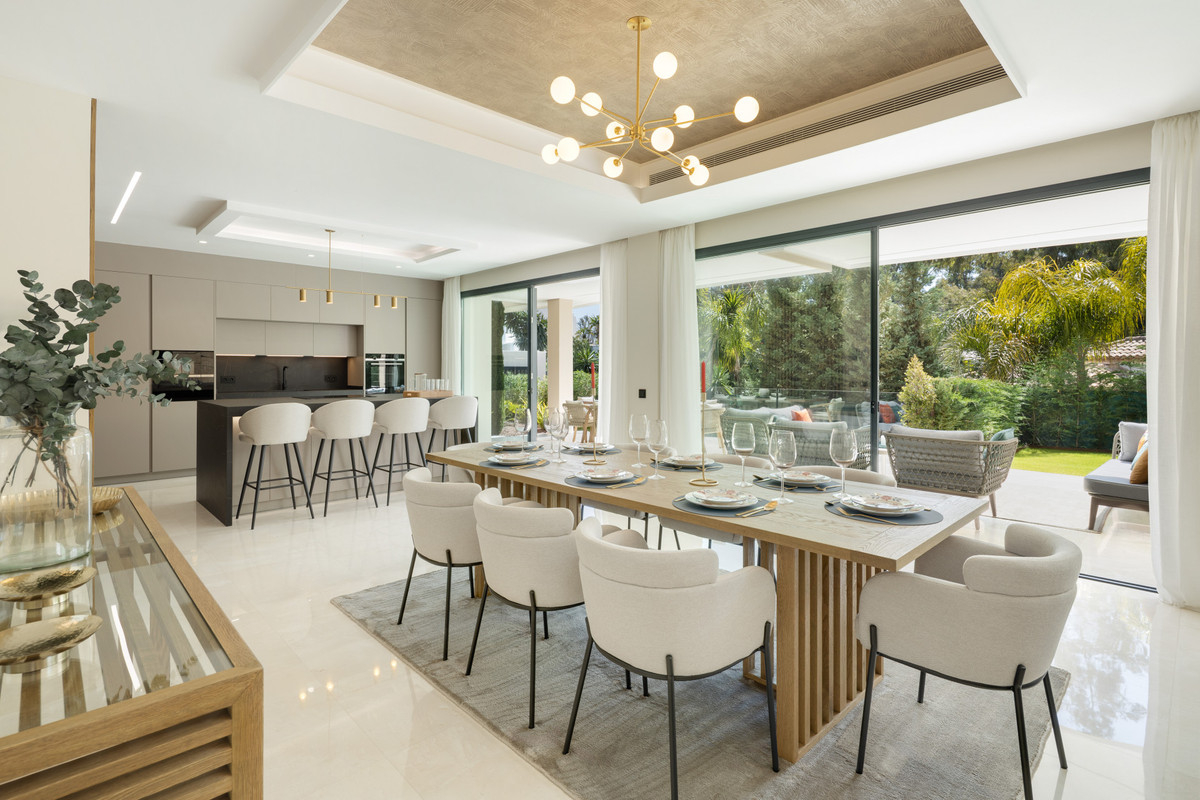 5 Bed Townhouse for sale in Nueva Andalucía Costa Del Sol, Málaga, Spain