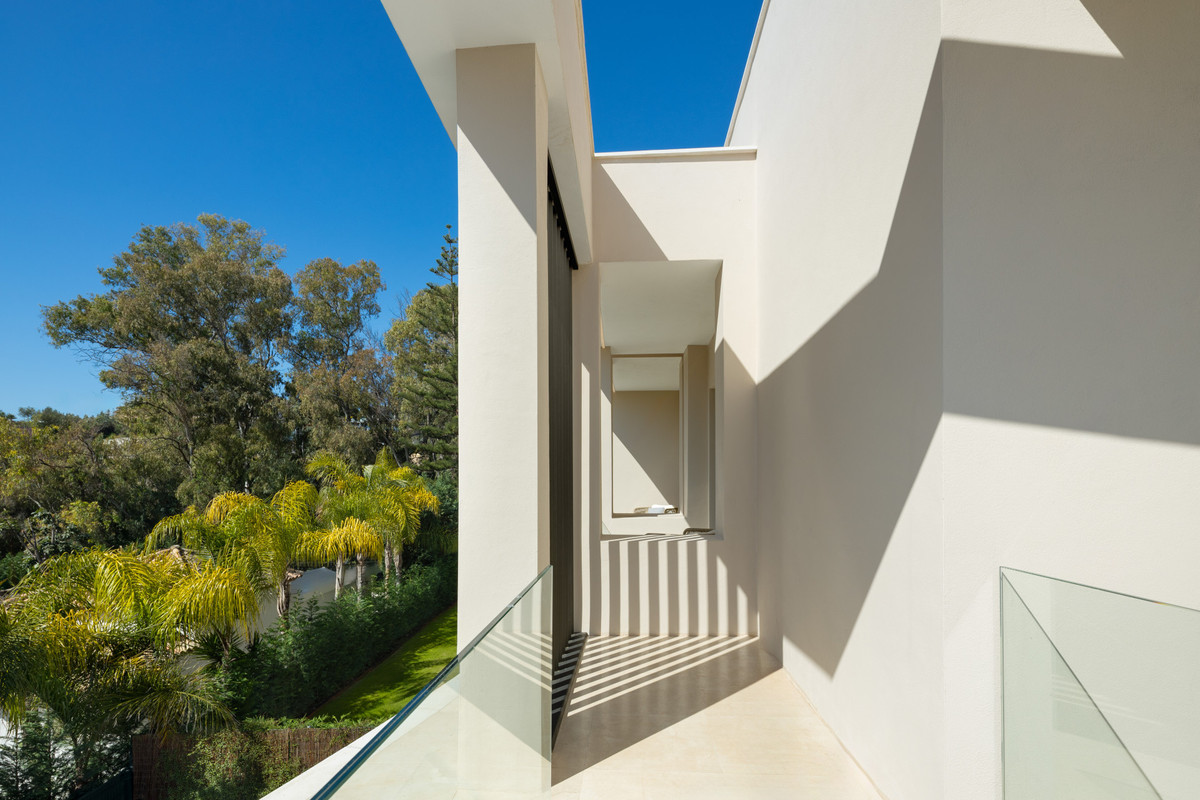 5 Bed Townhouse for sale in Nueva Andalucía Costa Del Sol, Málaga, Spain