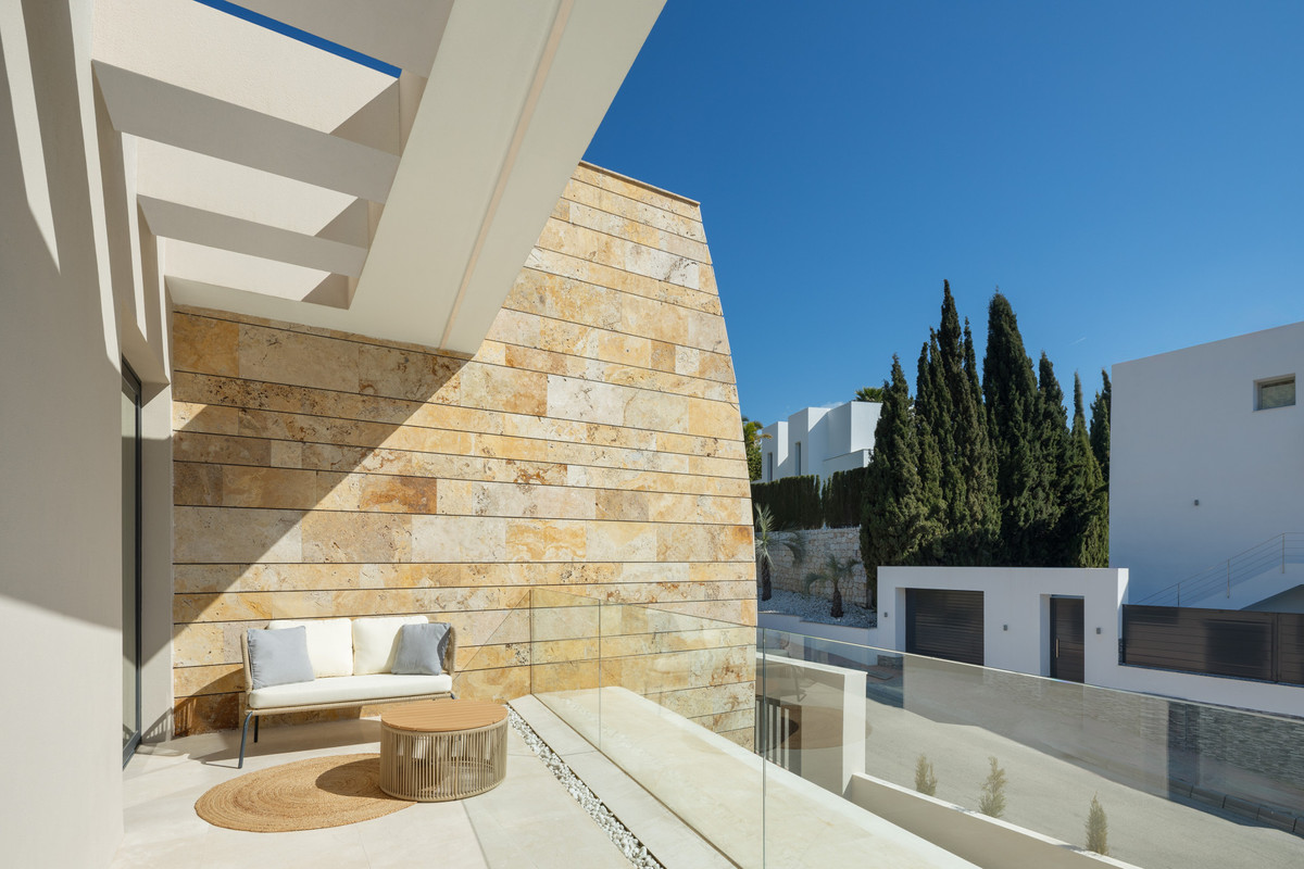 5 Bed Townhouse for sale in Nueva Andalucía Costa Del Sol, Málaga, Spain
