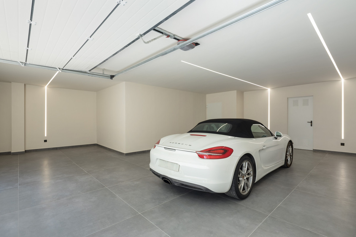5 Bed Townhouse for sale in Nueva Andalucía Costa Del Sol, Málaga, Spain