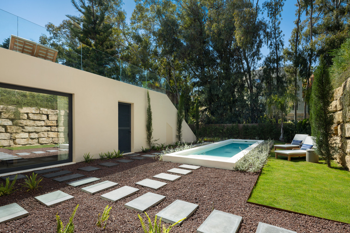 5 Bed Townhouse for sale in Nueva Andalucía Costa Del Sol, Málaga, Spain