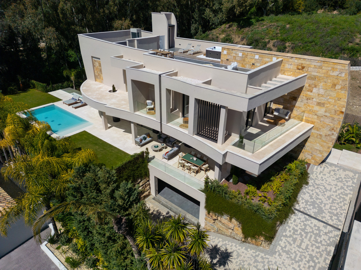 5 Bed Townhouse for sale in Nueva Andalucía Costa Del Sol, Málaga, Spain