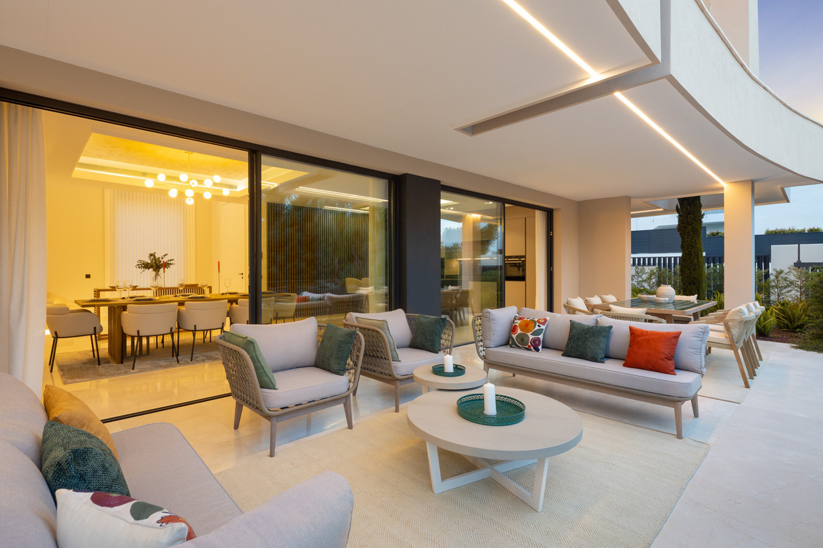 5 Bed Townhouse for sale in Nueva Andalucía Costa Del Sol, Málaga, Spain