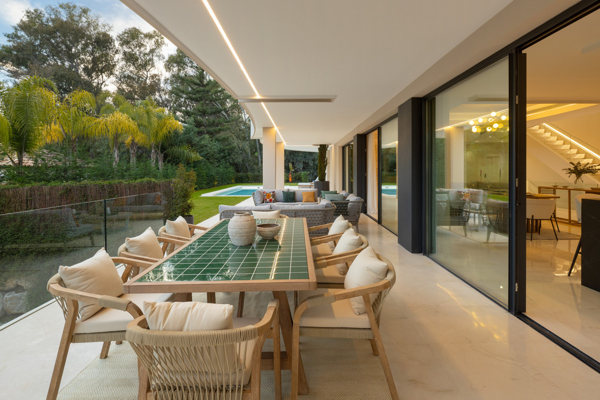 5 Bed Townhouse for sale in Nueva Andalucía Costa Del Sol, Málaga, Spain