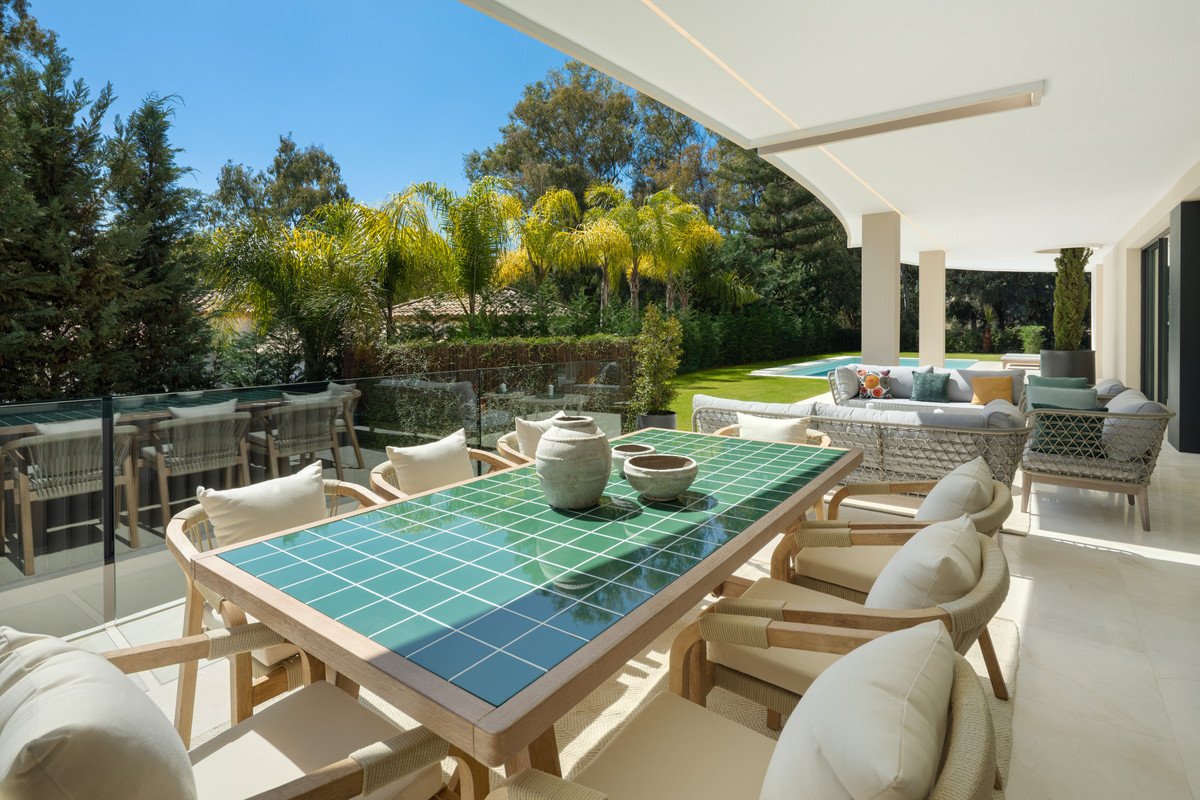 5 Bed Townhouse for sale in Nueva Andalucía Costa Del Sol, Málaga, Spain