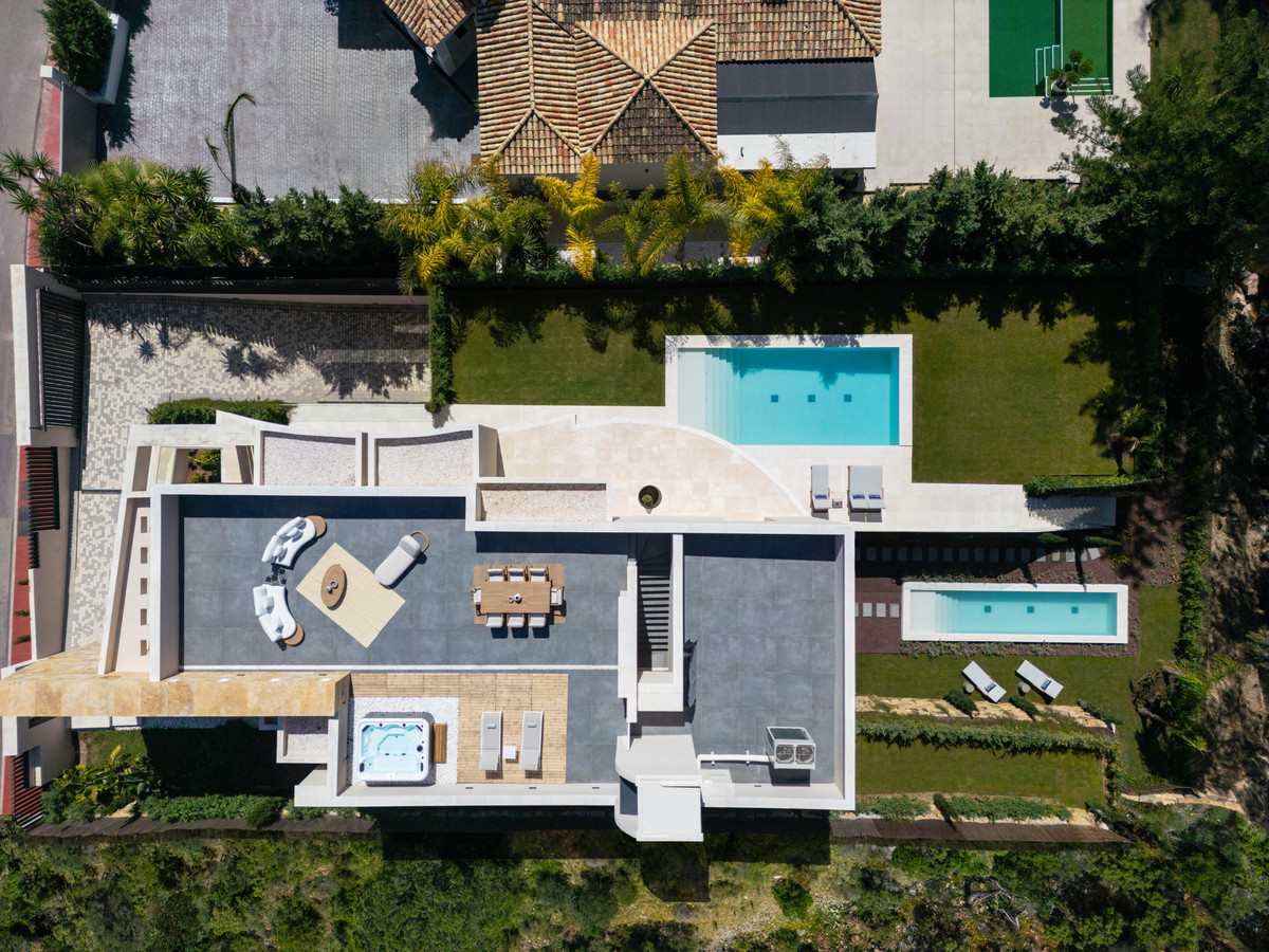 5 Bed Townhouse for sale in Nueva Andalucía Costa Del Sol, Málaga, Spain