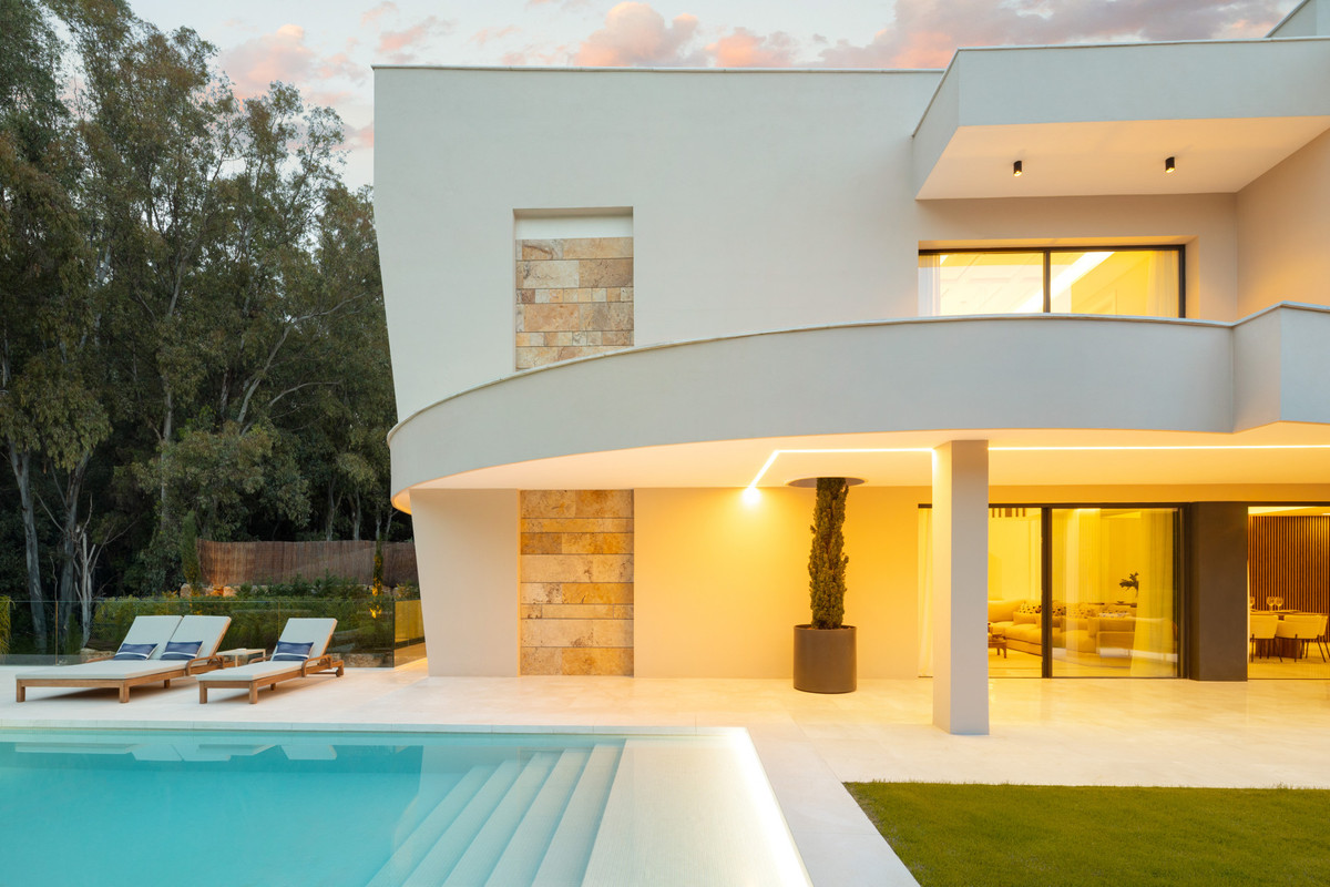 5 Bed Townhouse for sale in Nueva Andalucía Costa Del Sol, Málaga, Spain