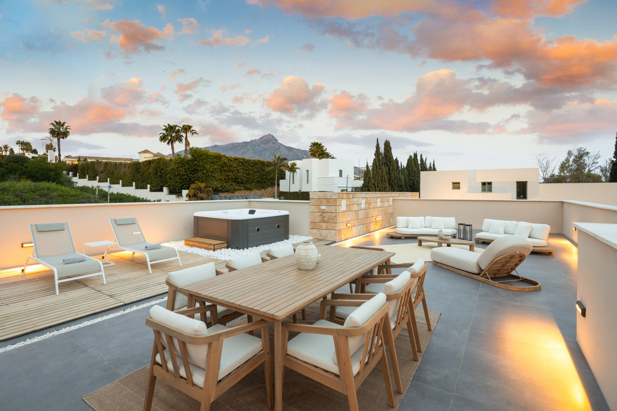 5 Bed Townhouse for sale in Nueva Andalucía Costa Del Sol, Málaga, Spain