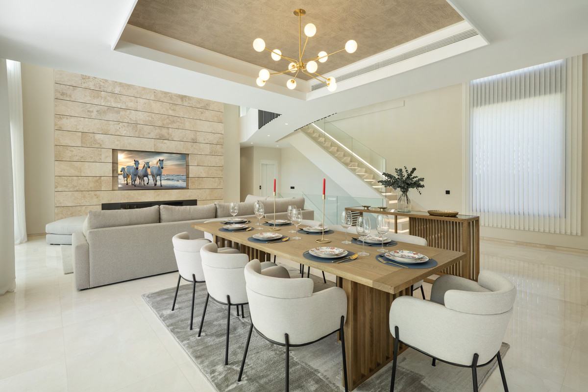 5 Bed Townhouse for sale in Nueva Andalucía Costa Del Sol, Málaga, Spain