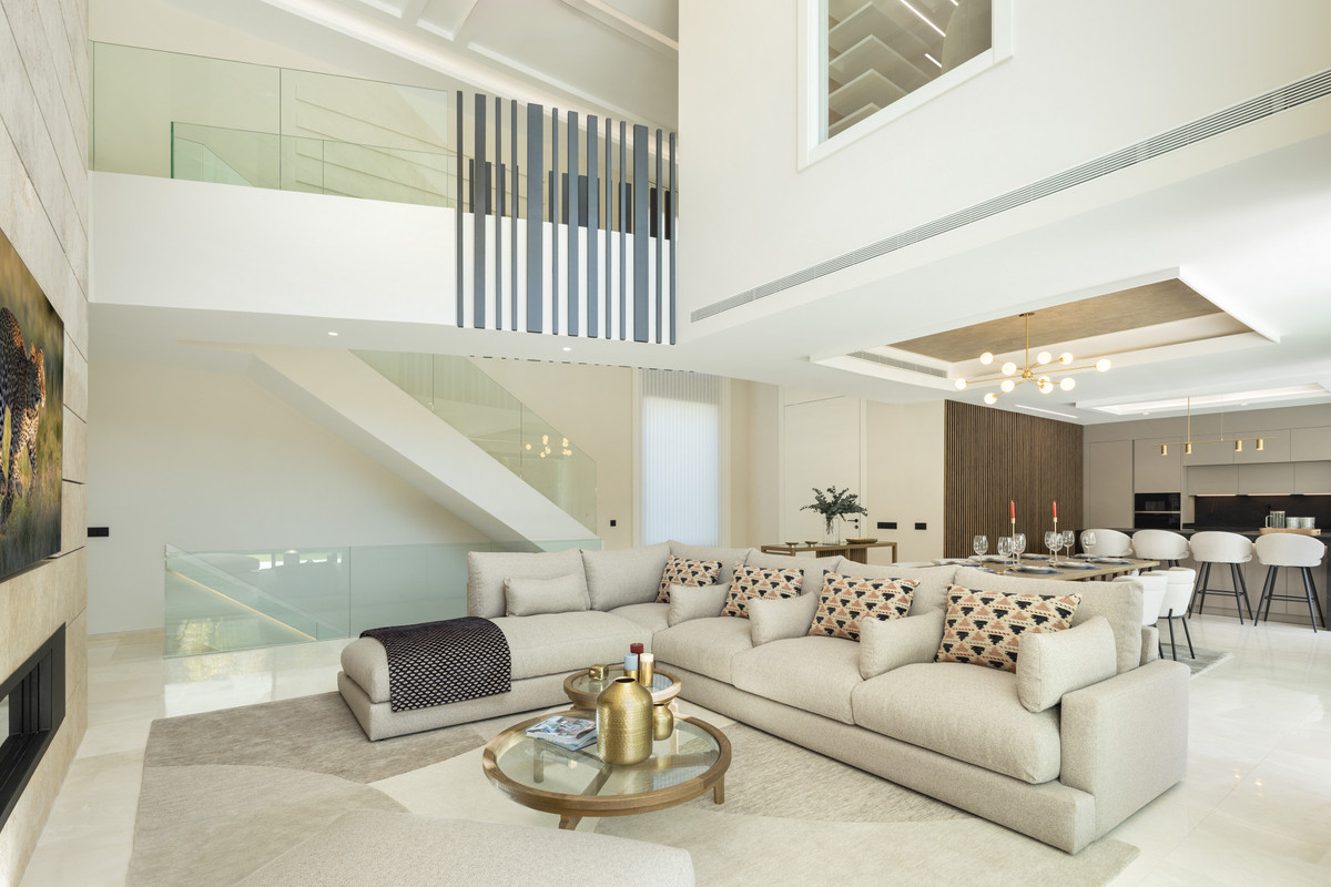 5 Bed Townhouse for sale in Nueva Andalucía Costa Del Sol, Málaga, Spain