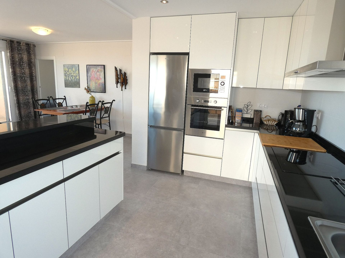 Se vende Apartamento Planta Media de 3 dormitorios en Costa Blanca, Alicante, España