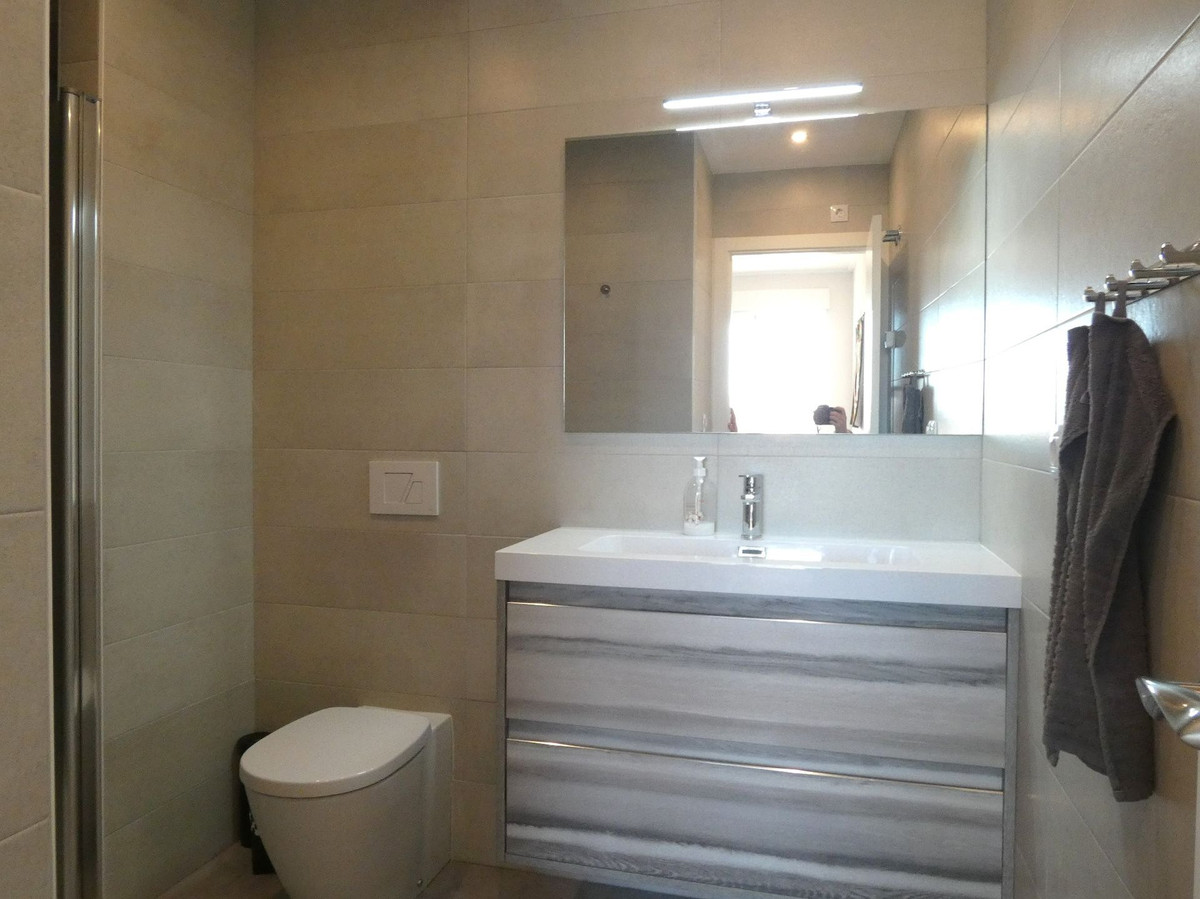 Se vende Apartamento Planta Media de 3 dormitorios en Costa Blanca, Alicante, España