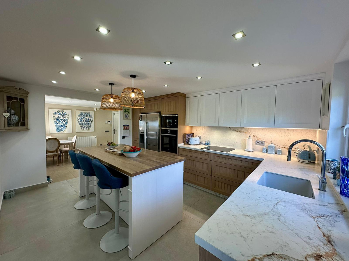 6 Bed Townhouse for sale in Estepona Costa Del Sol, Málaga, Spain