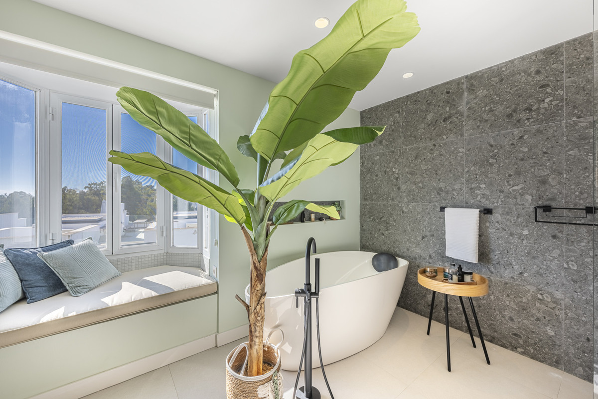 4 Bed Townhouse for sale in The Golden Mile Costa Del Sol, Málaga, Spain