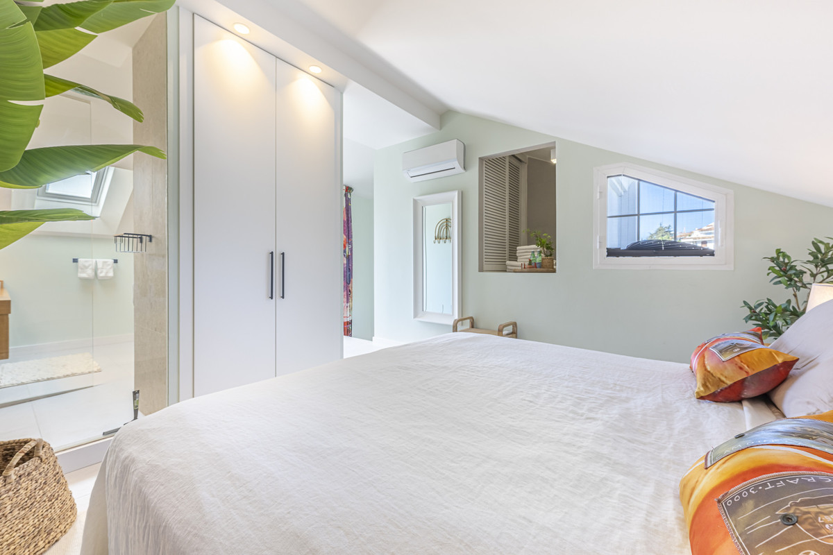4 Bed Townhouse for sale in The Golden Mile Costa Del Sol, Málaga, Spain