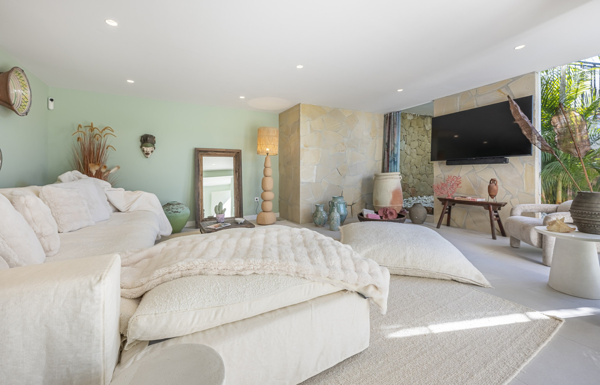 4 Bed Townhouse for sale in The Golden Mile Costa Del Sol, Málaga, Spain