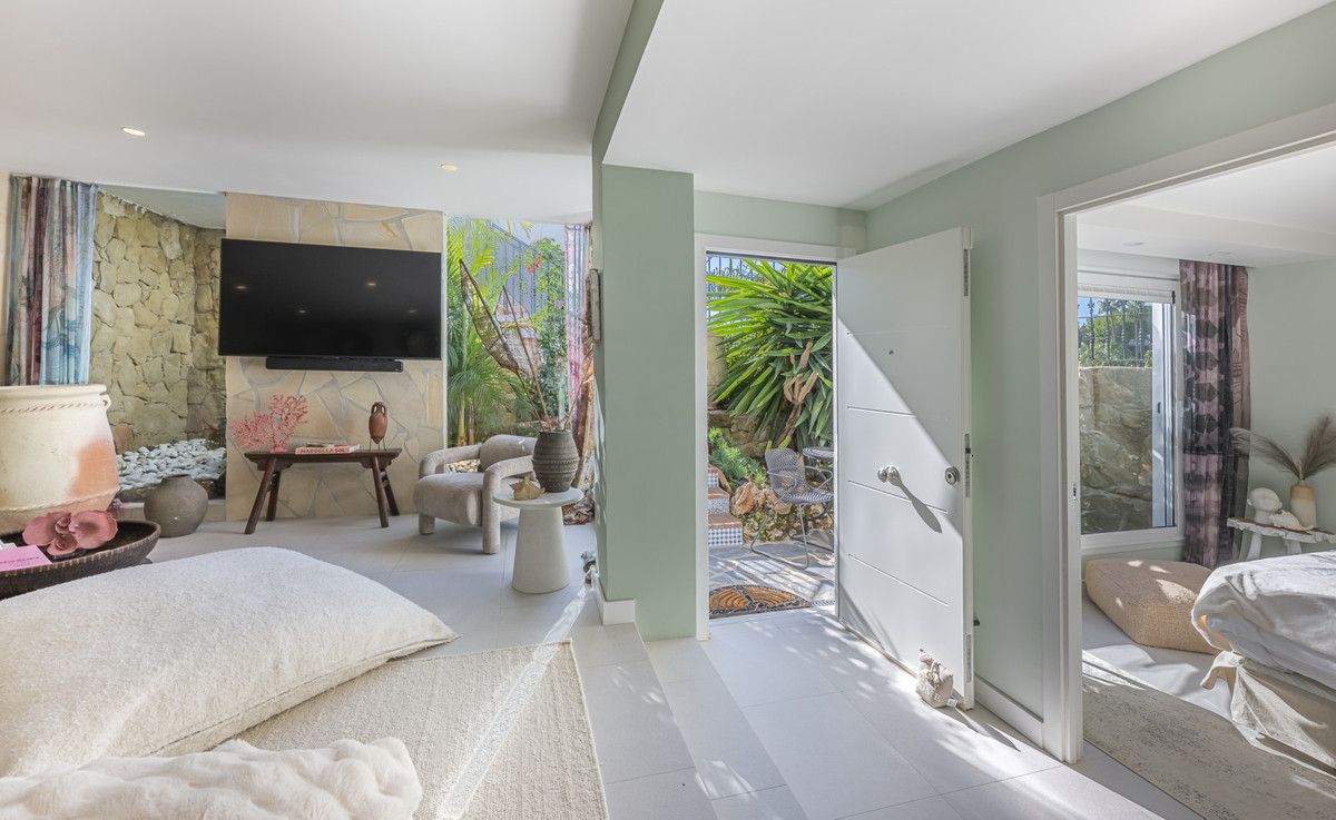 4 Bed Townhouse for sale in The Golden Mile Costa Del Sol, Málaga, Spain