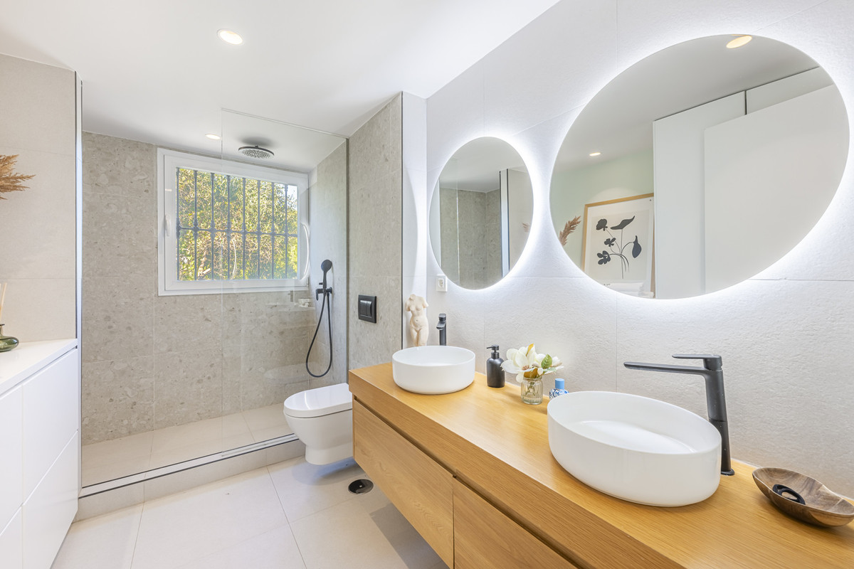 4 Bed Townhouse for sale in The Golden Mile Costa Del Sol, Málaga, Spain