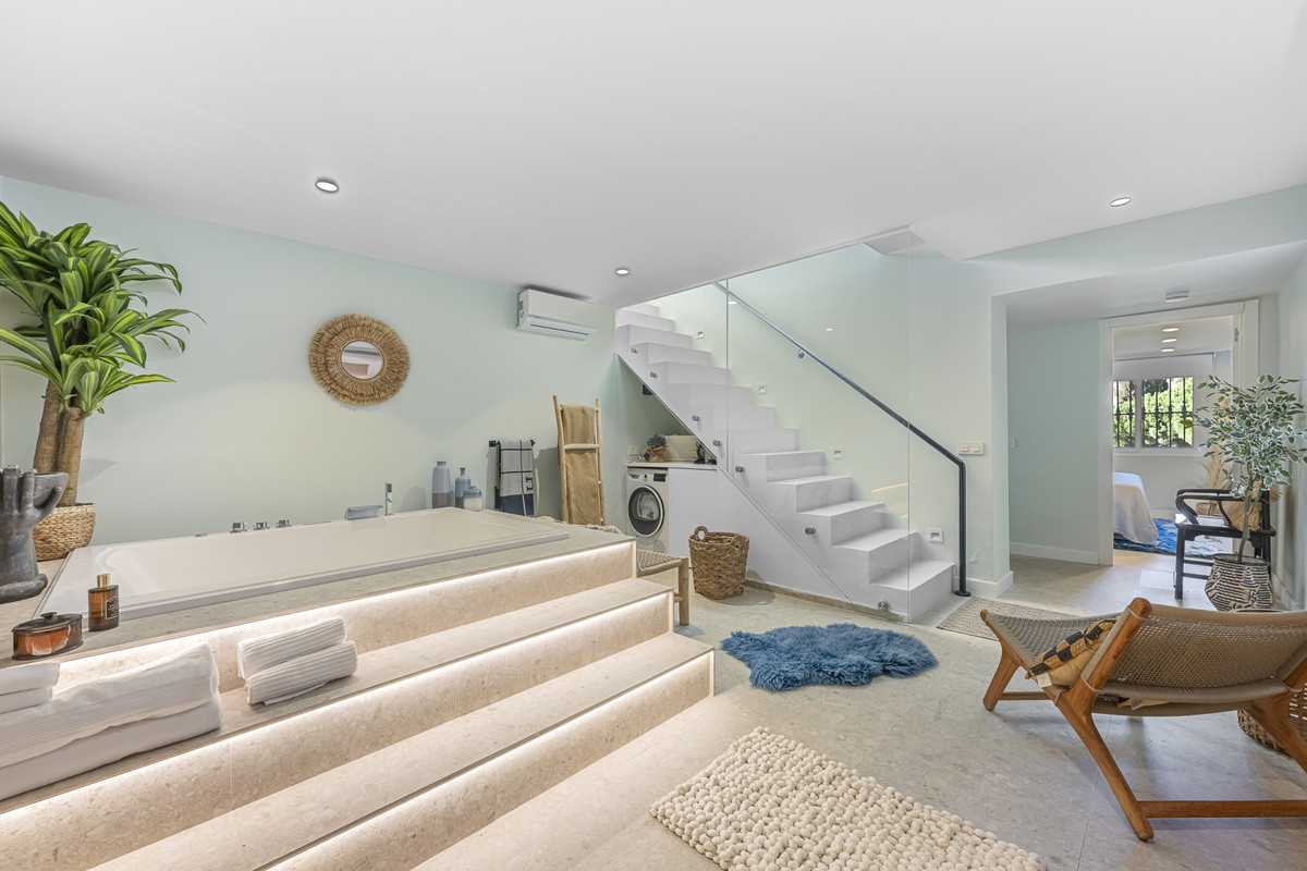 4 Bed Townhouse for sale in The Golden Mile Costa Del Sol, Málaga, Spain