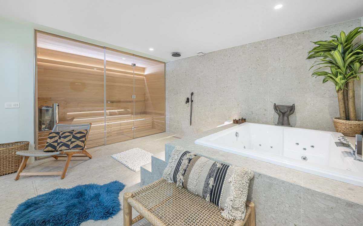 4 Bed Townhouse for sale in The Golden Mile Costa Del Sol, Málaga, Spain