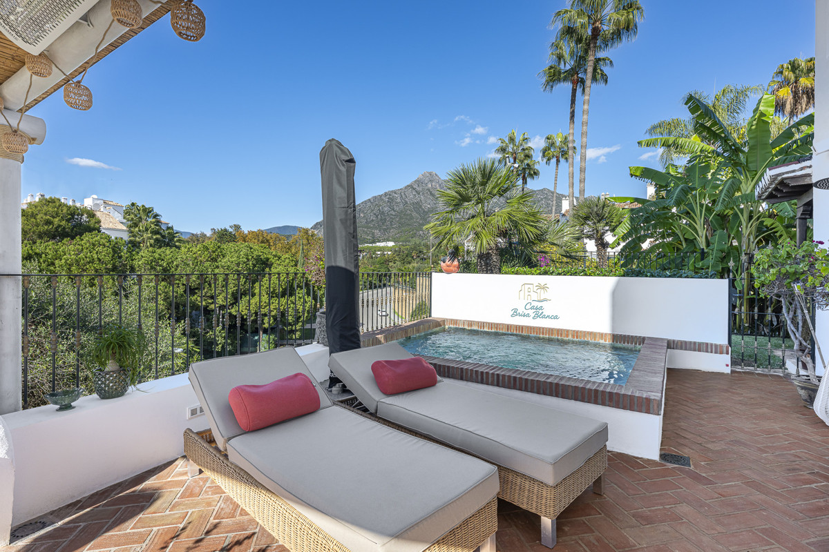 4 Bed Townhouse for sale in The Golden Mile Costa Del Sol, Málaga, Spain