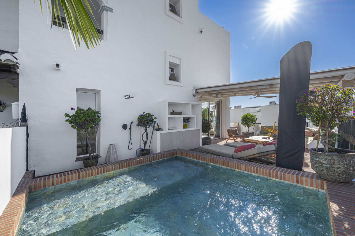 4 Bed Townhouse for sale in The Golden Mile Costa Del Sol, Málaga, Spain