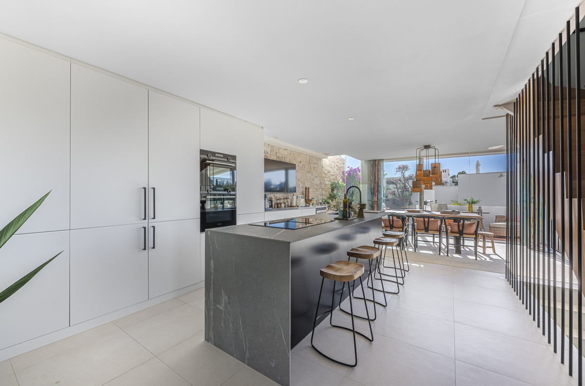 4 Bed Townhouse for sale in The Golden Mile Costa Del Sol, Málaga, Spain