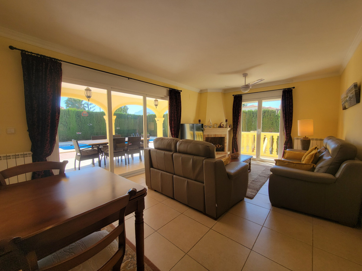 5 Bed Townhouse for sale in Calpe Costa Blanca, Alicante, Spain