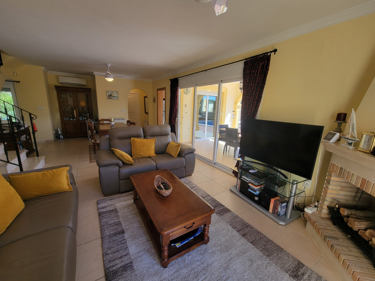 5 Bed Townhouse for sale in Calpe Costa Blanca, Alicante, Spain