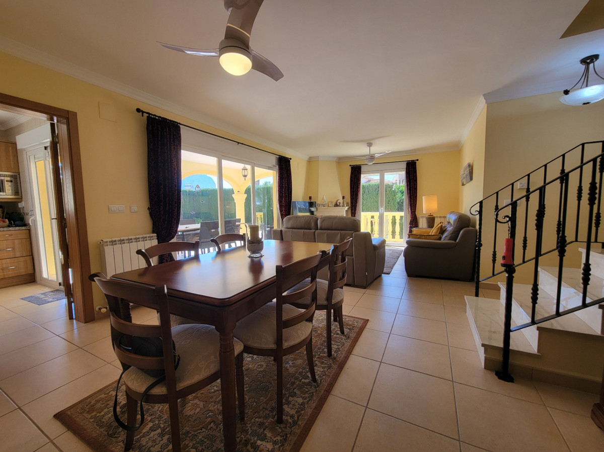5 Bed Townhouse for sale in Calpe Costa Blanca, Alicante, Spain