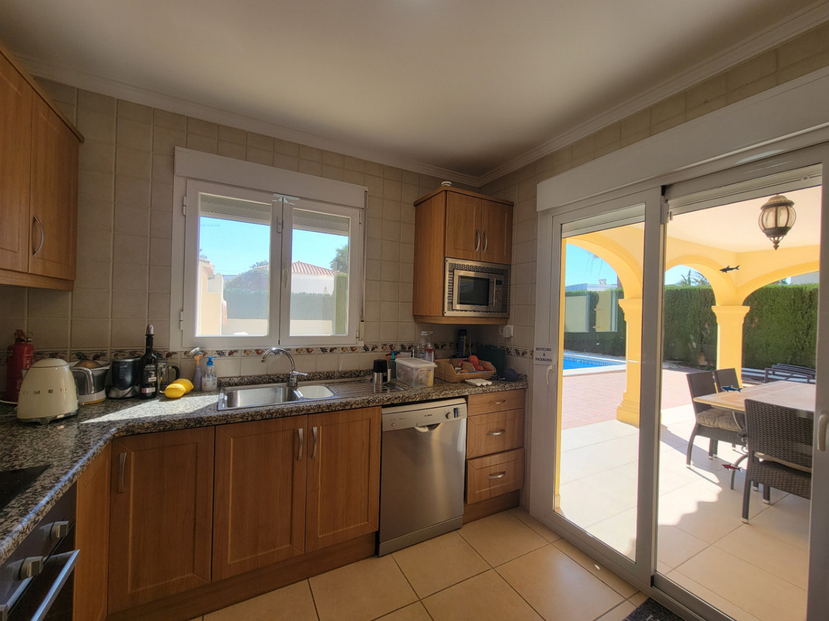5 Bed Townhouse for sale in Calpe Costa Blanca, Alicante, Spain