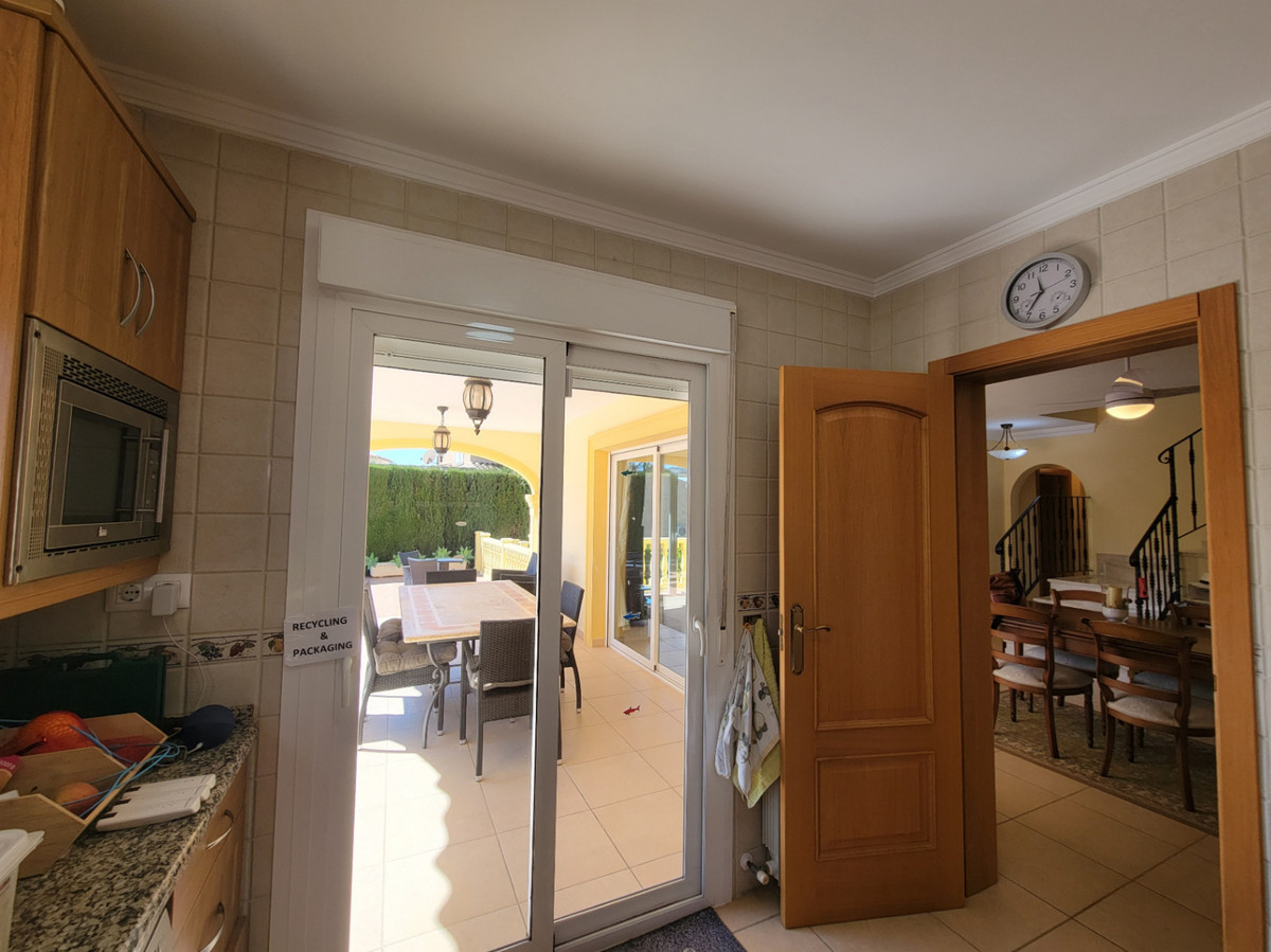 5 Bed Townhouse for sale in Calpe Costa Blanca, Alicante, Spain