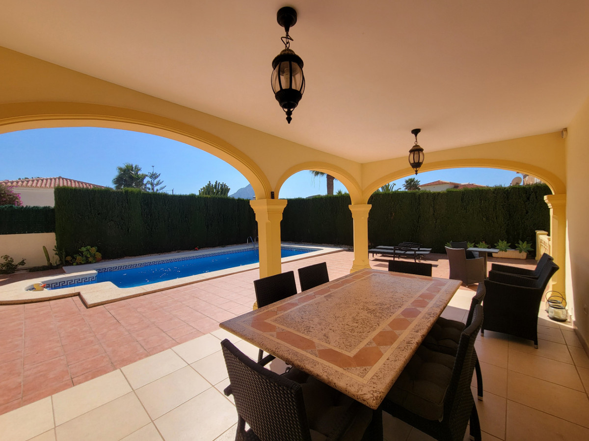 5 Bed Townhouse for sale in Calpe Costa Blanca, Alicante, Spain