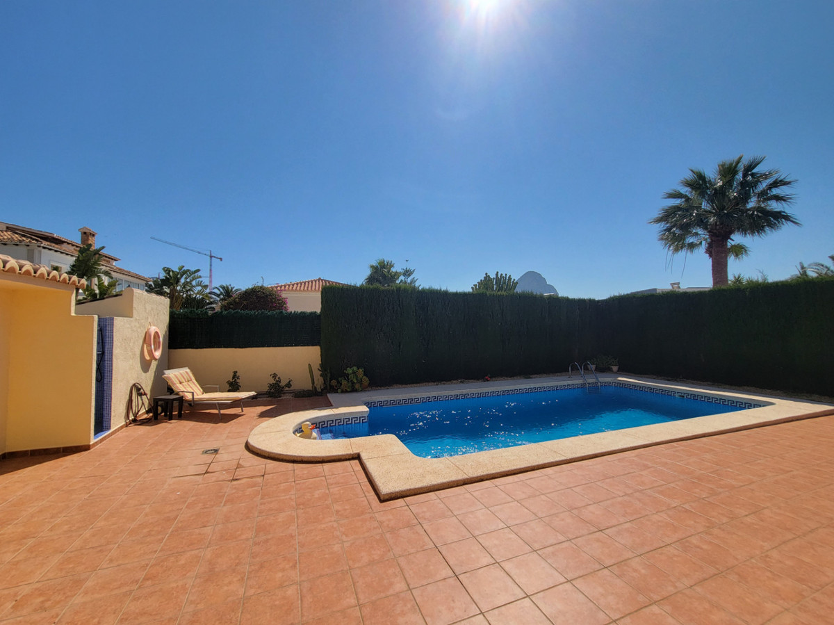 5 Bed Townhouse for sale in Calpe Costa Blanca, Alicante, Spain